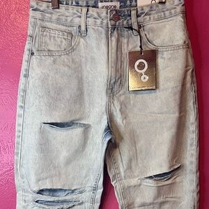 Light Wash Distressed woman jeans